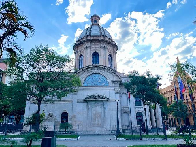 Oratorio Nuestra Señora de La Asunción y Panteón Nacional de Los Héroes